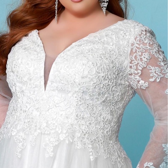 Sydney's Closet 3/4 sleeve Bridal Gown - Picture 2 of 6